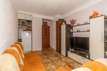 Комната, (всего 4 ком.), 82 м², 2/4 эт.