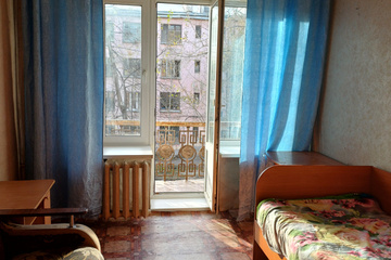 Комната, (всего 4 ком.), 82 м², 2/4 эт.